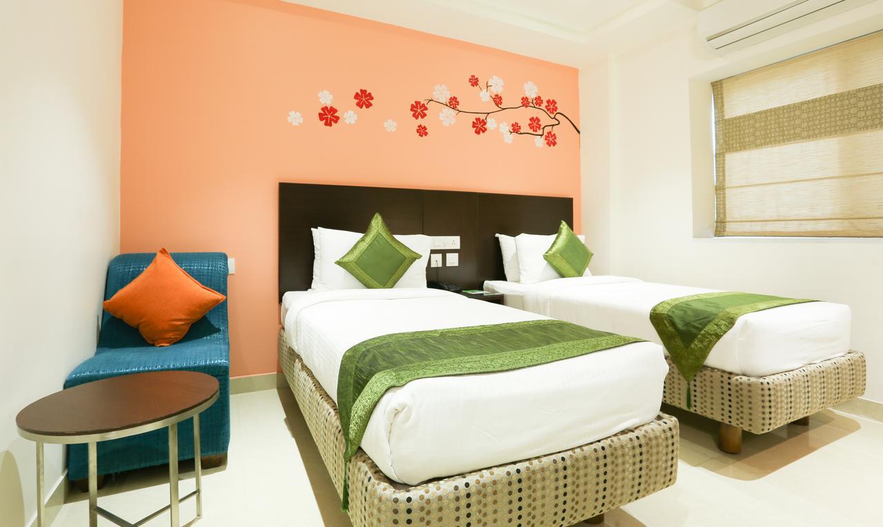 Treebo C Plaza Hotel Vijayawāda Buitenkant foto