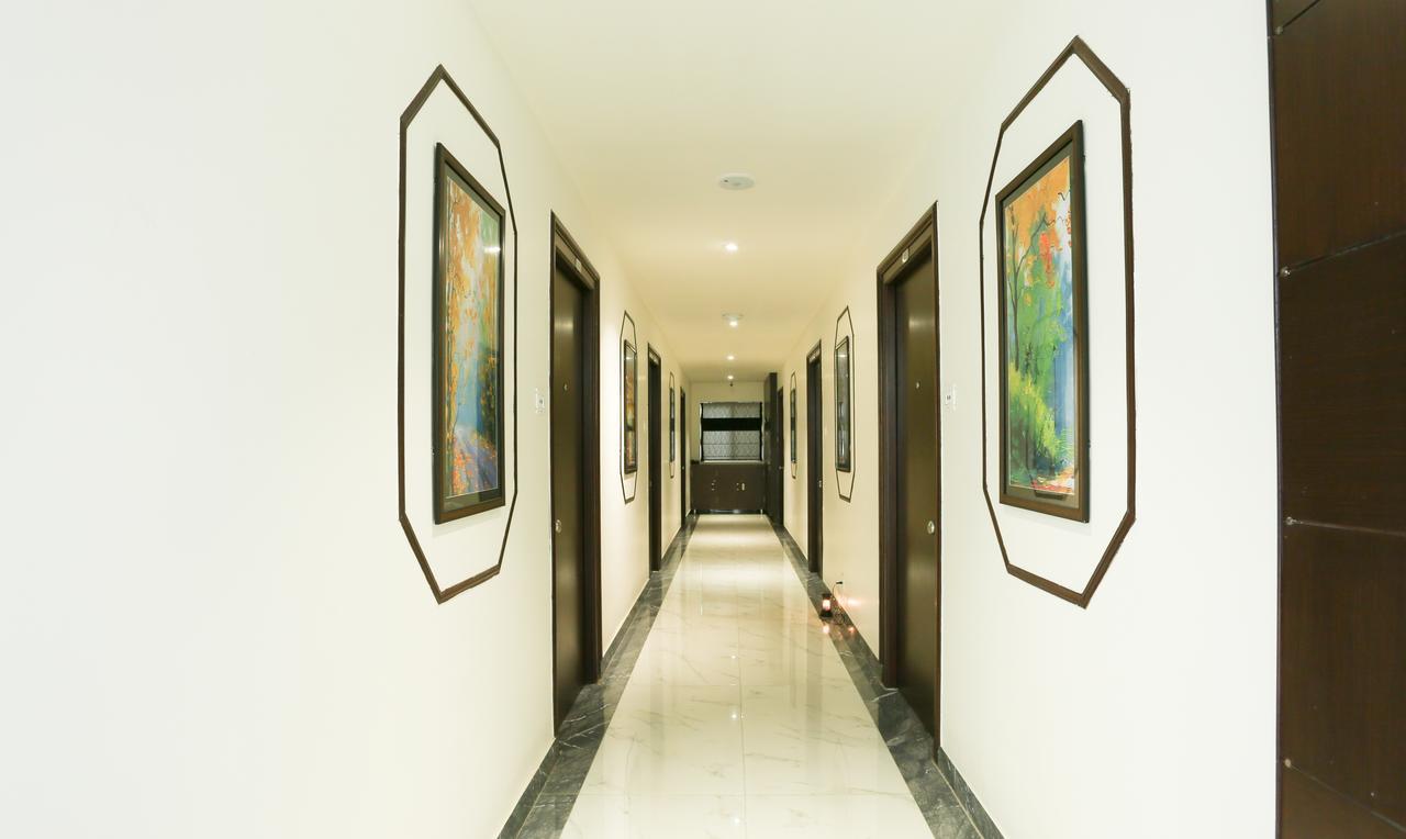 Treebo C Plaza Hotel Vijayawāda Buitenkant foto