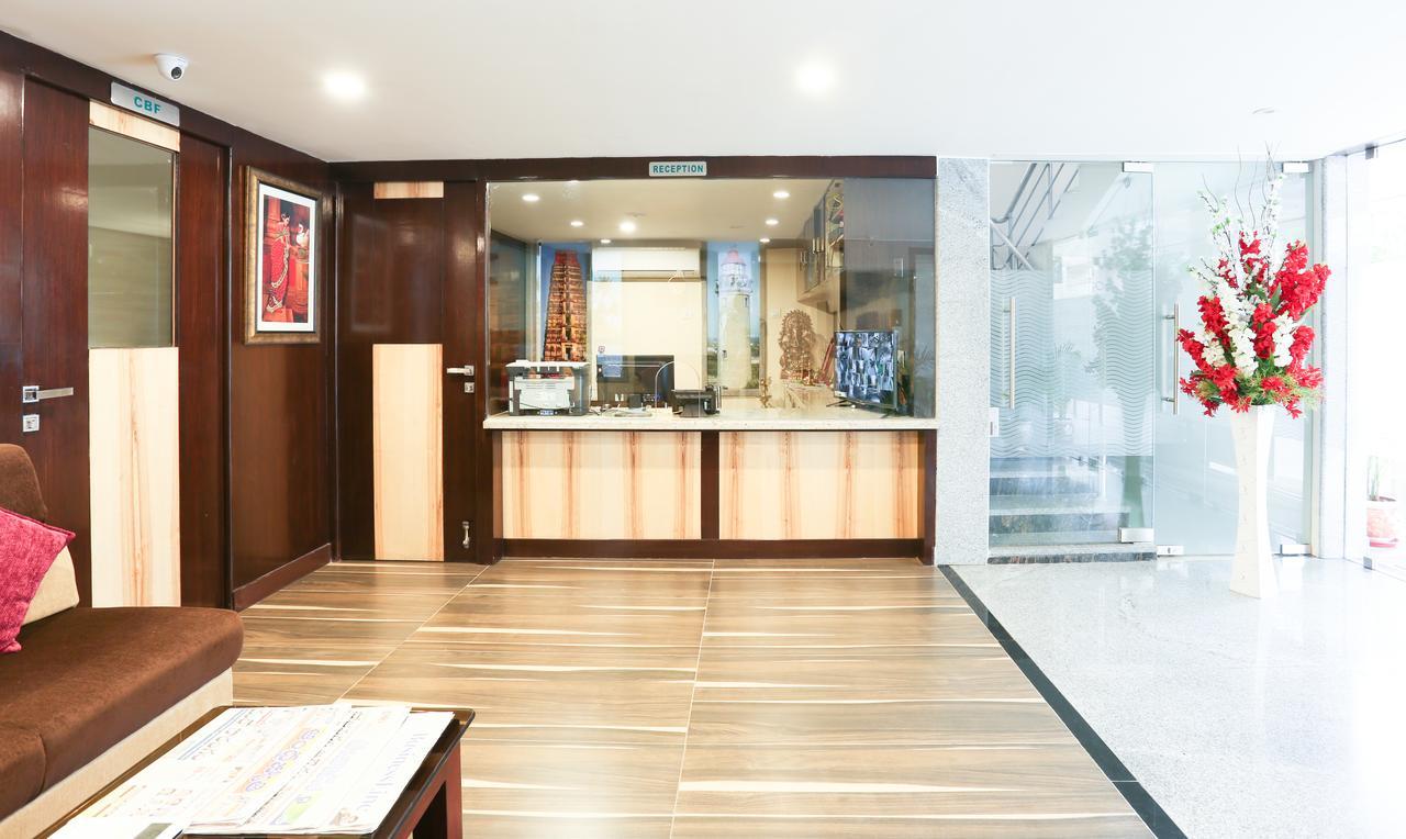 Treebo C Plaza Hotel Vijayawāda Buitenkant foto