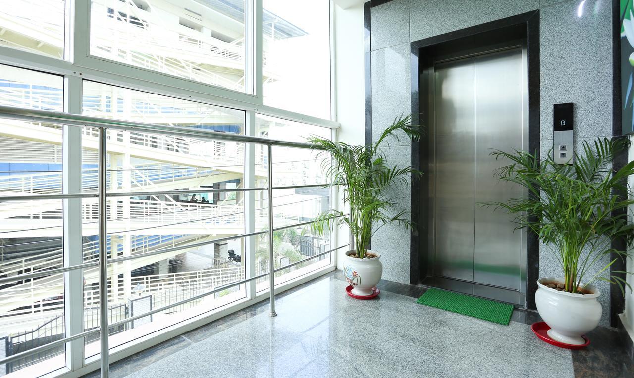 Treebo C Plaza Hotel Vijayawāda Buitenkant foto