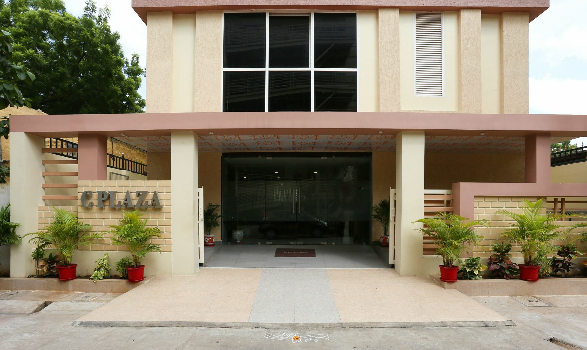 Treebo C Plaza Hotel Vijayawāda Buitenkant foto